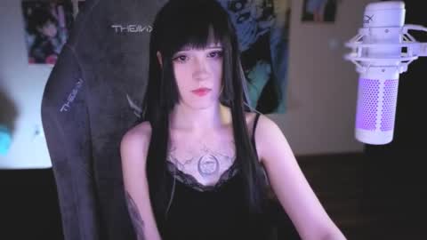 Snapshot of _mariko_ chatting on 02/13/25, 02:52 Mariko online show from 02/13/25, 02:52