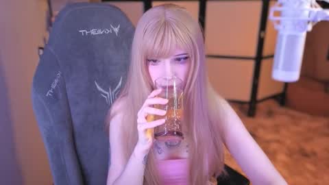 Snapshot of _mariko_ chatting on 10/12/25, 03:11 Mariko online show from 10/12/25, 03:11