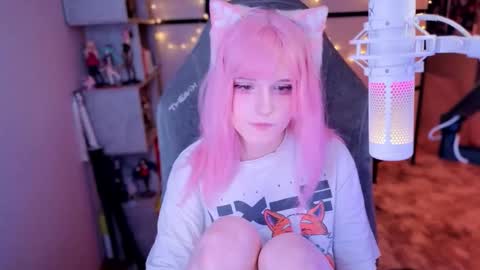 Snapshot of _mariko_ chatting on 11/20/25, 03:45 Mariko online show from 11/20/25, 03:45