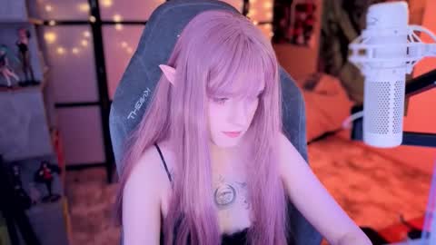 Snapshot of _mariko_ chatting on 11/21/25, 03:33 Mariko online show from 11/21/25, 03:33