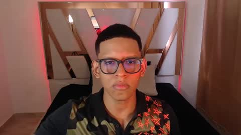 Snapshot of _mark_coral chatting on 02/02/25, 07:46 mark and coral online show from 02/02/25, 07:46