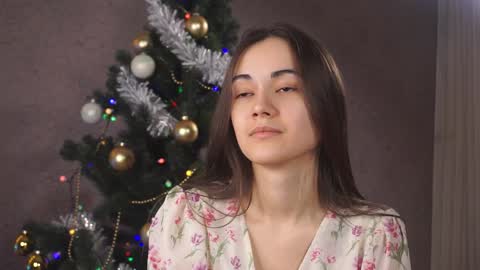  Gwen  online show from 12/24/24, 11:33