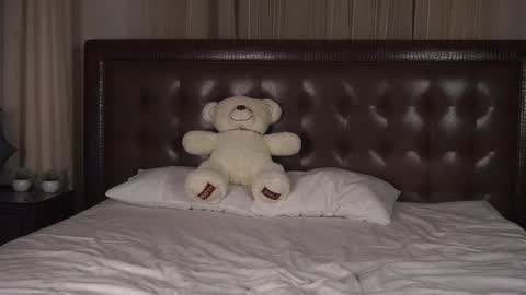  Gwen  online show from 02/02/25, 10:17