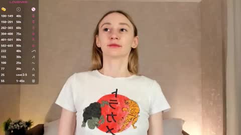  Gwen  online show from 10/18/25, 02:47