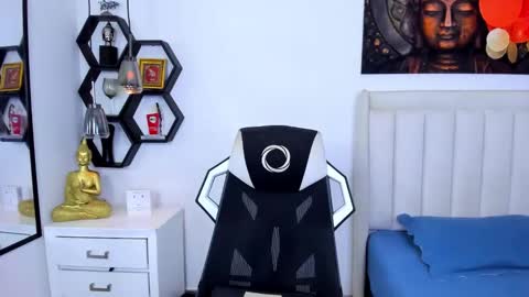 _matthew_santos_ online show from 12/21/25, 08:27