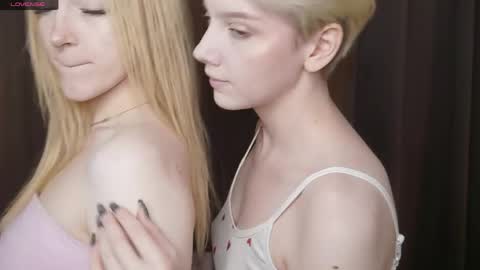 Elva and Kate  online show from 05/21/26, 06:09