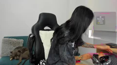 Juli online show from 10/05/25, 02:04