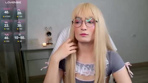 _meow_neko_ online show from 11/24/25, 10:37