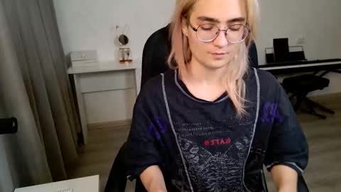 _meow_neko_ online show from 01/09/26, 01:41