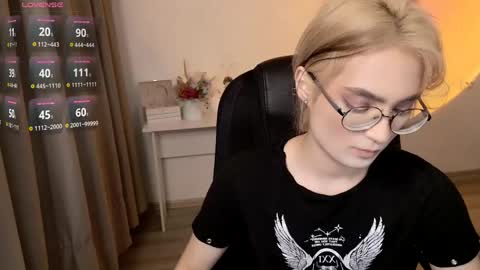 _meow_neko_ online show from 04/21/26, 02:51