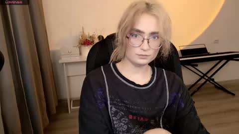 _meow_neko_ online show from 05/04/26, 05:58