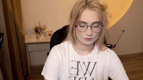 _meow_neko_ online show from 05/11/26, 04:48