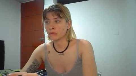 Snapshot of _mia_foster1 chatting on 04/26/26, 02:31 Mia-foster online show from 04/26/26, 02:31