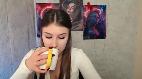 Mia online show from 02/10/26, 02:32