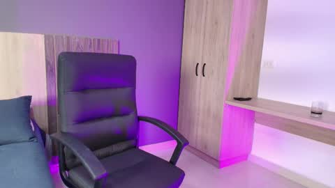 _miamiller_ online show from 02/18/25, 08:03