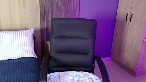 _miamiller_ online show from 03/03/25, 11:03