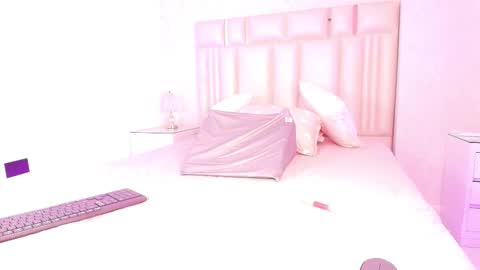 Mia  online show from 03/05/26, 12:12