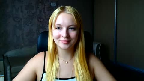 Snapshot of _mila_la_ chatting on 06/03/26, 02:33 Melanie online show from 06/03/26, 02:33