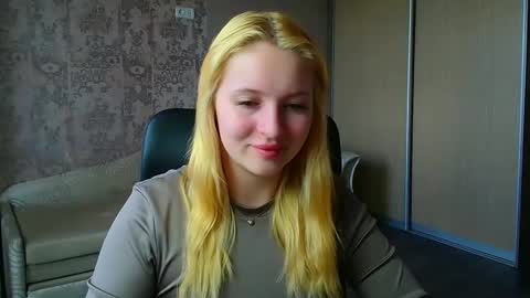 Snapshot of _mila_la_ chatting on 06/05/26, 09:48 Melanie online show from 06/05/26, 09:48