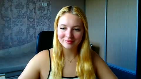Snapshot of _mila_la_ chatting on 06/26/26, 11:14 Melanie online show from 06/26/26, 11:14
