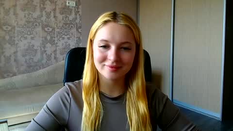 Snapshot of _mila_la_ chatting on 06/27/26, 12:22 Melanie online show from 06/27/26, 12:22