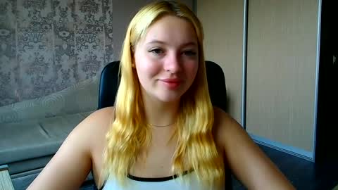 Snapshot of _mila_la_ chatting on 06/29/26, 10:15 Melanie online show from 06/29/26, 10:15