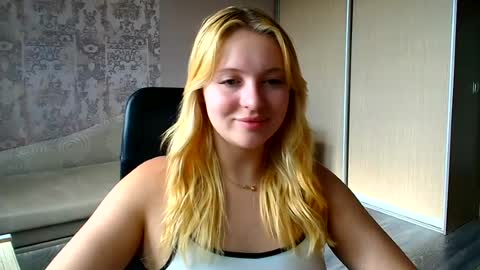 Snapshot of _mila_la_ chatting on 07/06/26, 03:03 Melanie online show from 07/06/26, 03:03