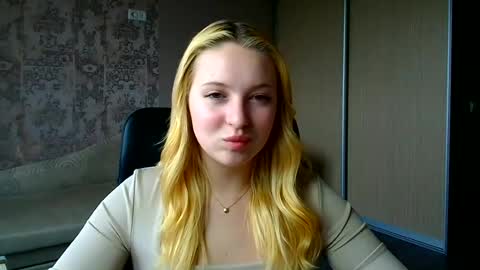 Snapshot of _mila_la_ chatting on 07/07/26, 11:47 Melanie online show from 07/07/26, 11:47