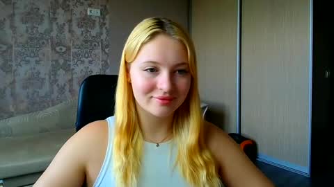 Snapshot of _mila_la_ chatting on 07/09/26, 09:24 Melanie online show from 07/09/26, 09:24