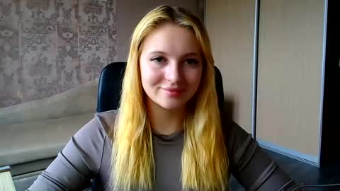 Snapshot of _mila_la_ chatting on 07/14/26, 10:21 Melanie online show from 07/14/26, 10:21