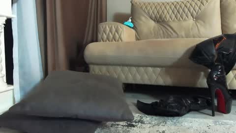 Snapshot of _milagoddess chatting on 12/10/24, 05:55 AstrideVonTeese online show from 12/10/24, 05:55