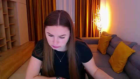 Mia online show from 03/19/26, 07:34