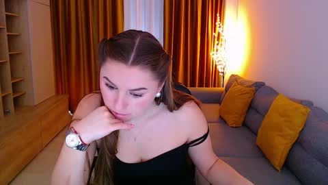 Mia online show from 03/26/26, 10:43