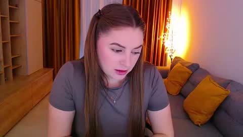 Mia online show from 04/23/26, 07:30