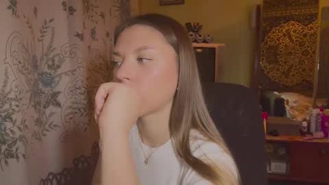 Snapshot of _monaflame_ chatting on 02/04/26, 04:13 Mona online show from 02/04/26, 04:13