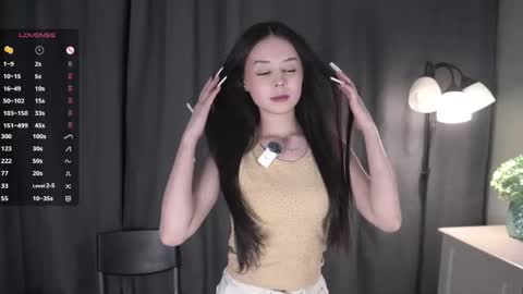 Snapshot of _moonlit_melody_ chatting on 04/19/26, 07:38 Margo online show from 04/19/26, 07:38