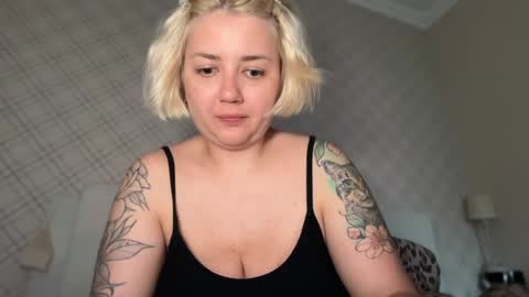 Snapshot of _morpho_ chatting on 05/31/26, 06:09 Francine Aisi Morpho - a genus of blue butterflies. online show from 05/31/26, 06:09