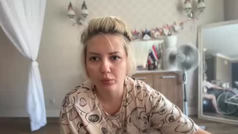 Snapshot of _morpho_ chatting on 06/27/26, 11:59 Francine Aisi Morpho - a genus of blue butterflies. online show from 06/27/26, 11:59