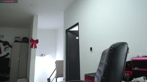 Panda  online show from 12/25/24, 05:37