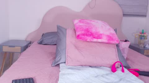 Luna online show from 04/10/26, 04:06