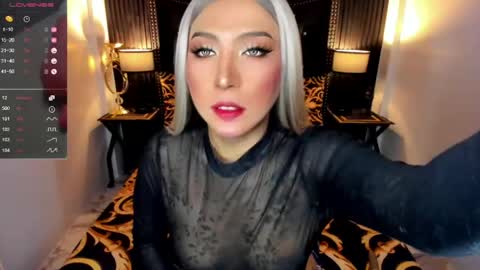 _natashacooper_ online show from 05/22/26, 09:59