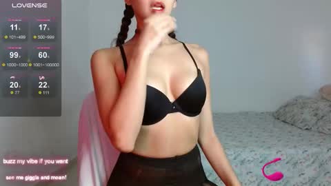 _nayade_ online show from 02/25/26, 10:08