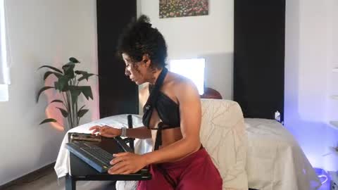 _nayra_ online show from 08/06/26, 02:41