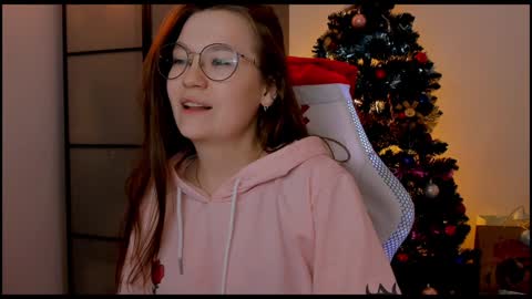 Snapshot of _nemalkovamia chatting on 12/22/24, 09:33 Mia with a big heart online show from 12/22/24, 09:33