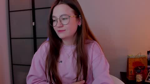 Snapshot of _nemalkovamia chatting on 01/24/25, 04:59 Mia with a big heart online show from 01/24/25, 04:59