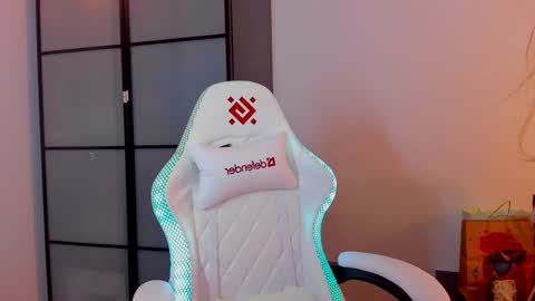 Mia with a big heart  online show from 01/27/25, 03:26