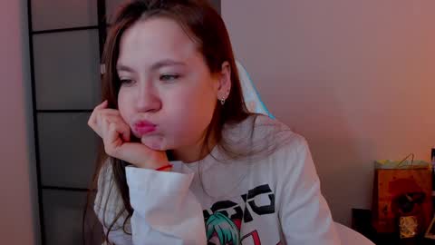 Snapshot of _nemalkovamia chatting on 02/01/25, 04:14 Mia with a big heart online show from 02/01/25, 04:14