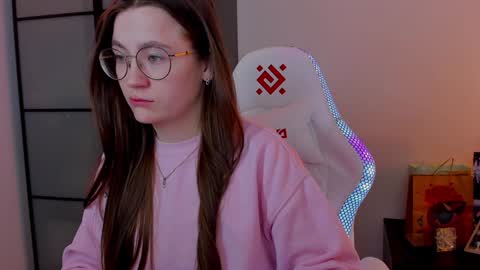 Snapshot of _nemalkovamia chatting on 02/02/25, 07:30 Mia with a big heart online show from 02/02/25, 07:30