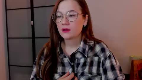 Snapshot of _nemalkovamia chatting on 02/15/25, 03:20 Mia with a big heart online show from 02/15/25, 03:20