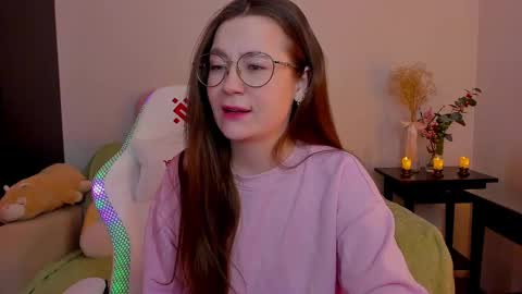 Snapshot of _nemalkovamia chatting on 02/23/25, 03:35 Mia with a big heart online show from 02/23/25, 03:35